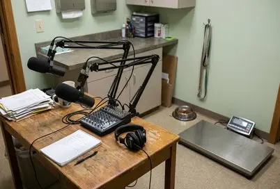 Microphone beside dog notes